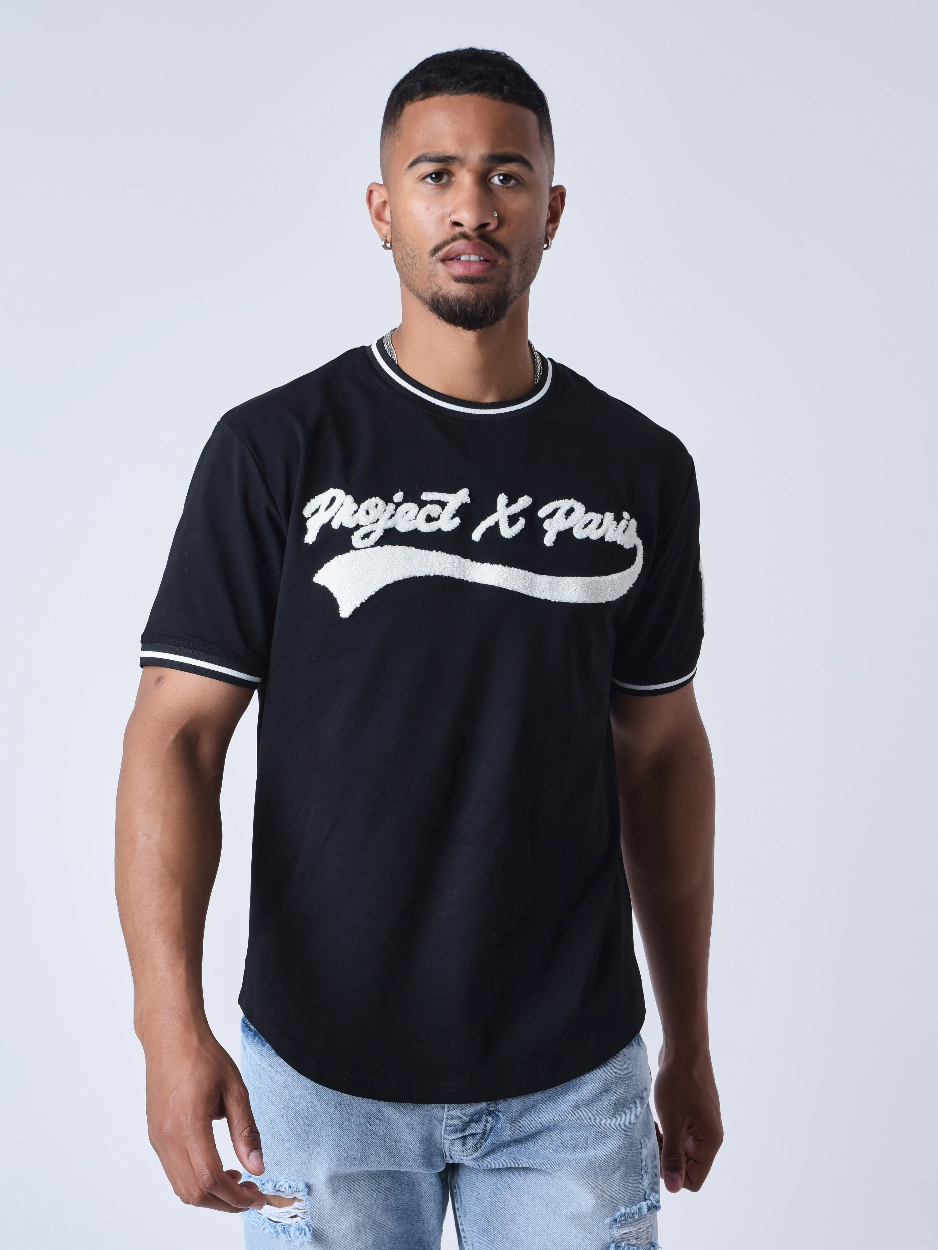 T-shirt style universitaire avec logo - Image 3