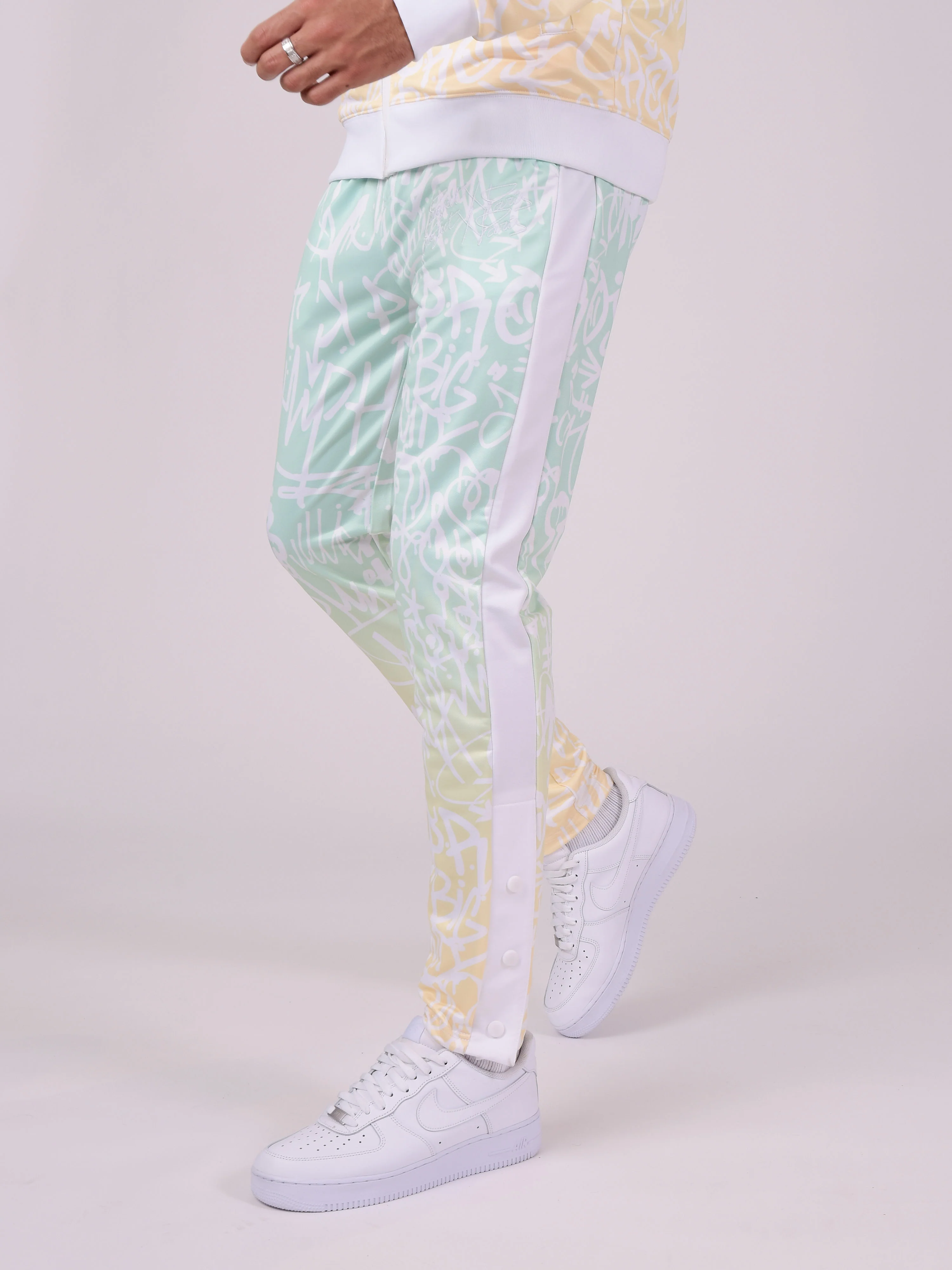 Pantalon graffiti dégradé - Image 4