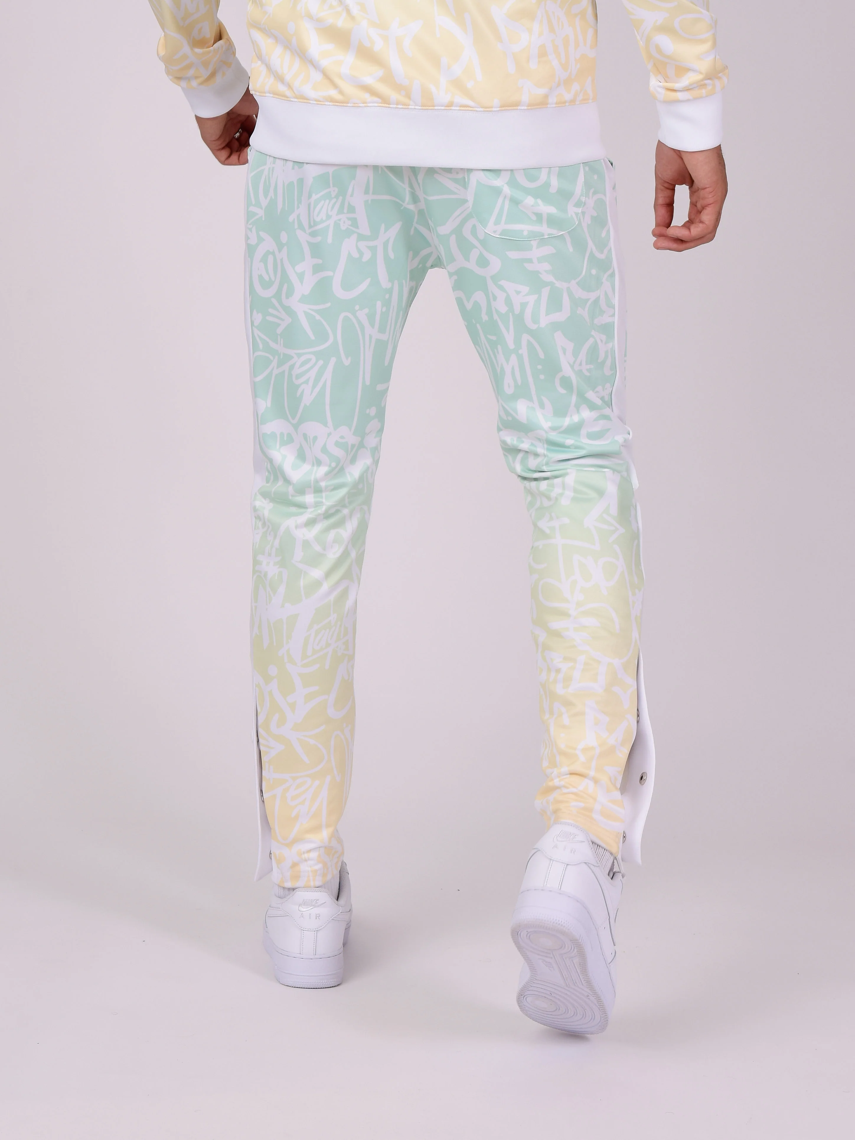 Pantalon graffiti dégradé - Image 5