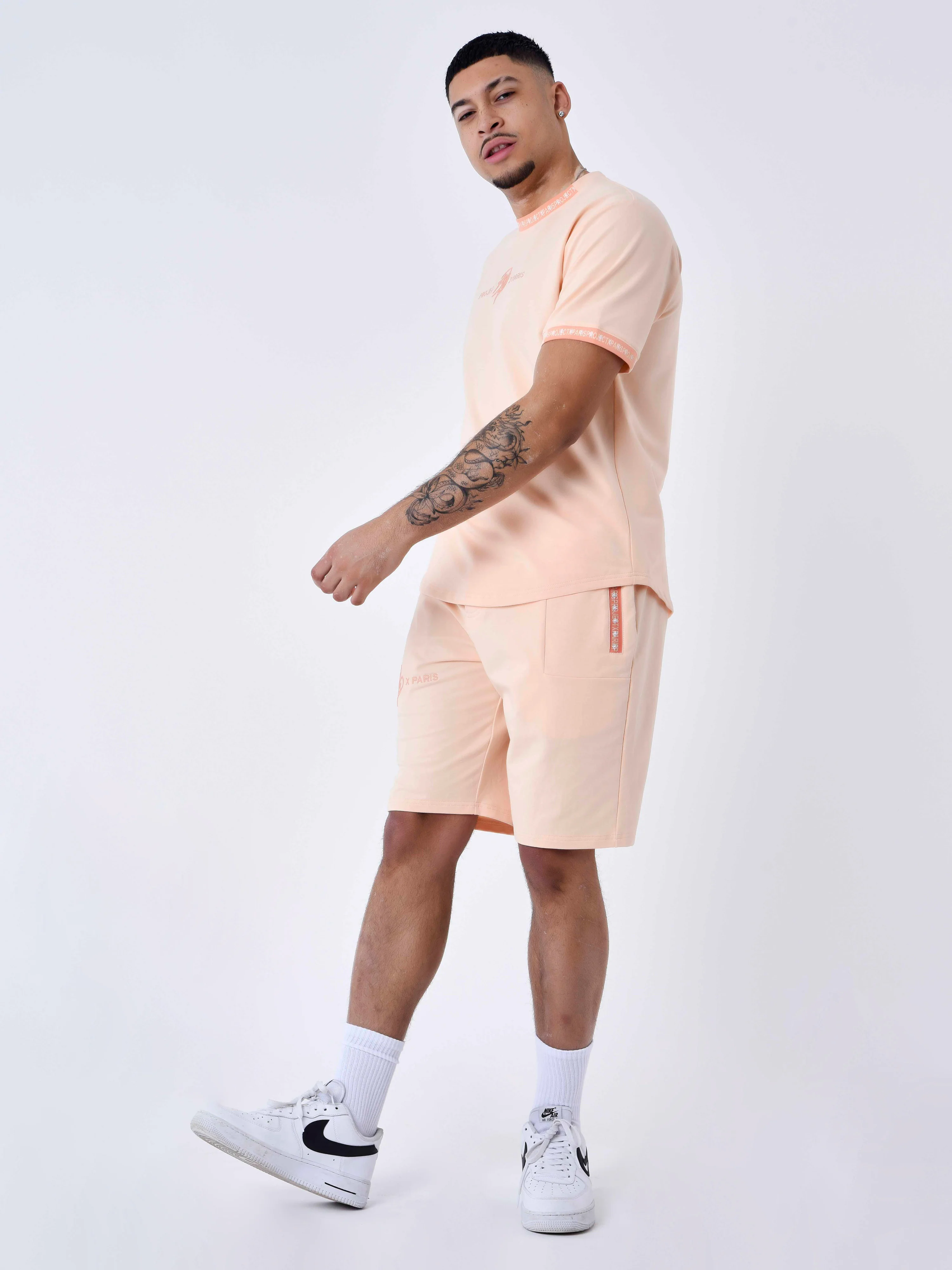 Short uni avec bande logo