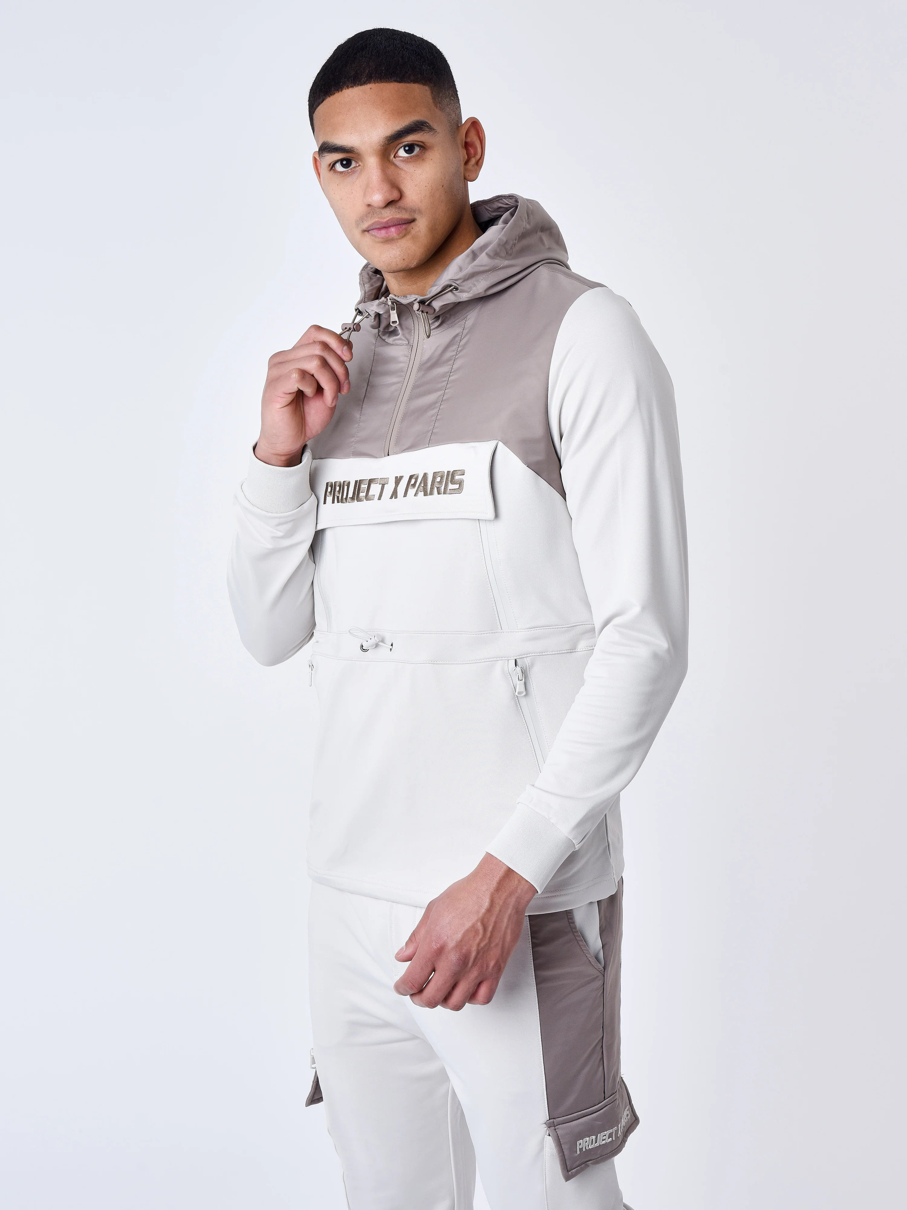 Sweat à Capuche style coupe vent bicolore - Image 5