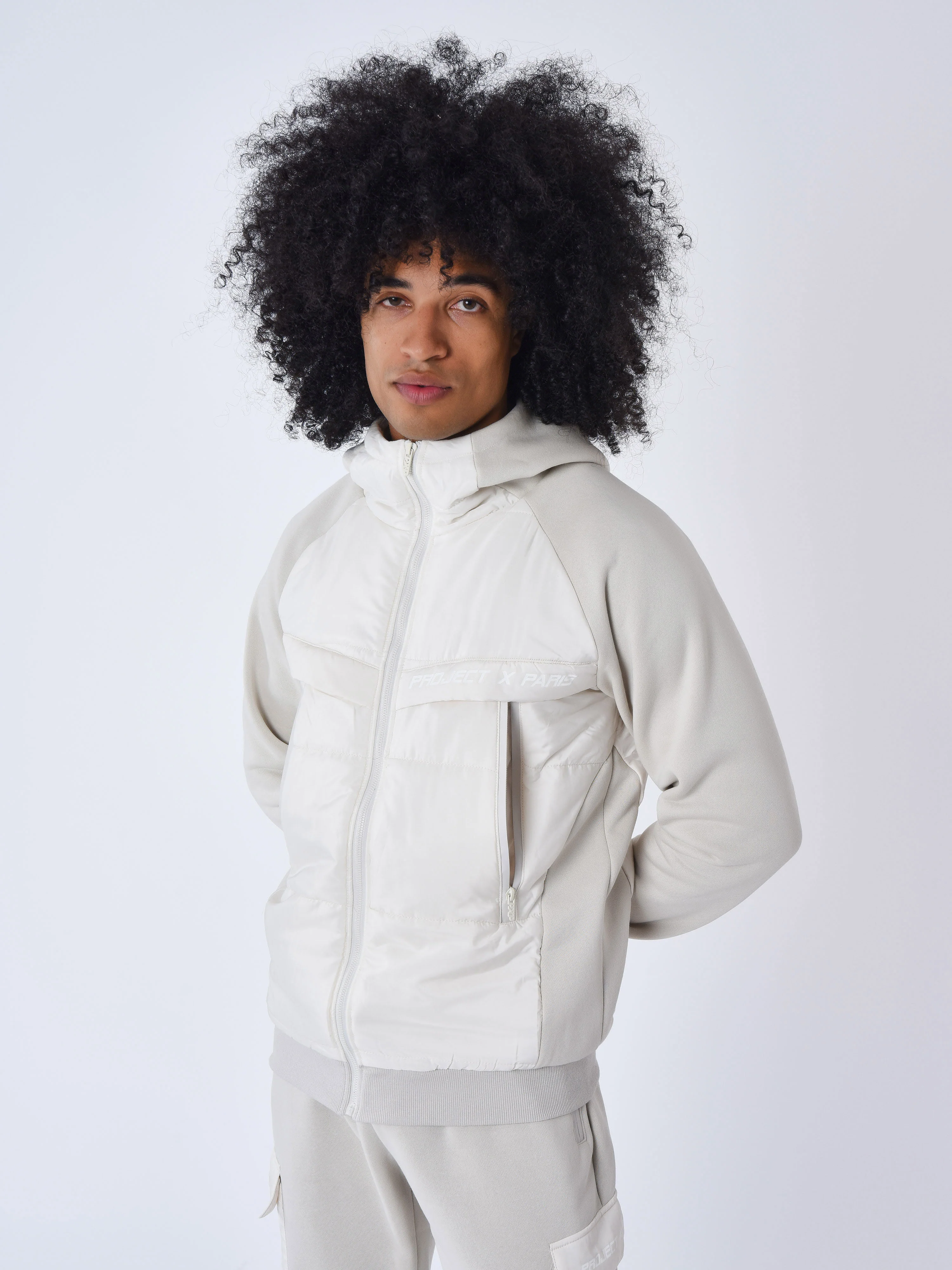 Sweat à Capuche zippé avec empiècement bimatière