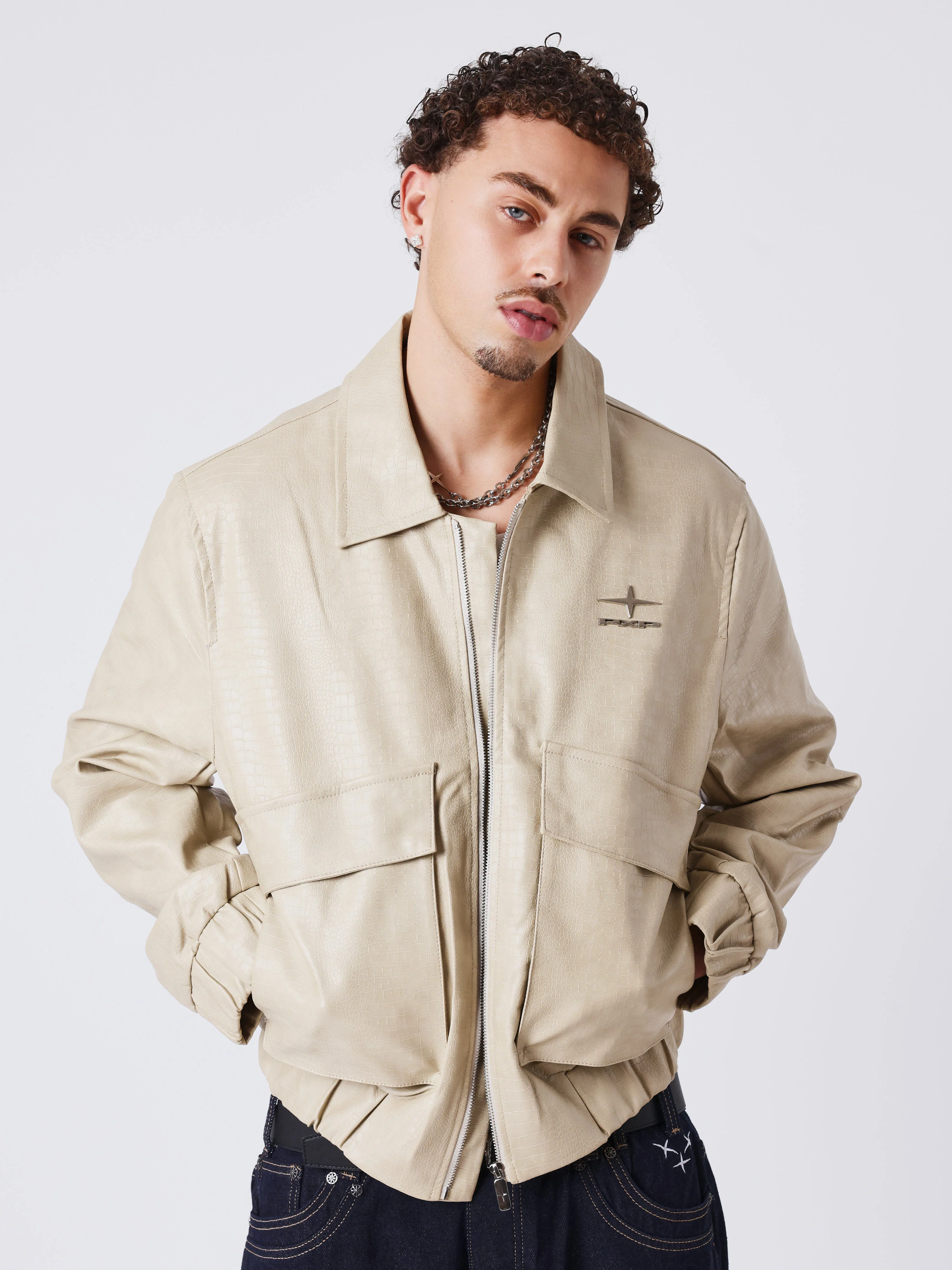 Blouson urbain zippé en vegan leather