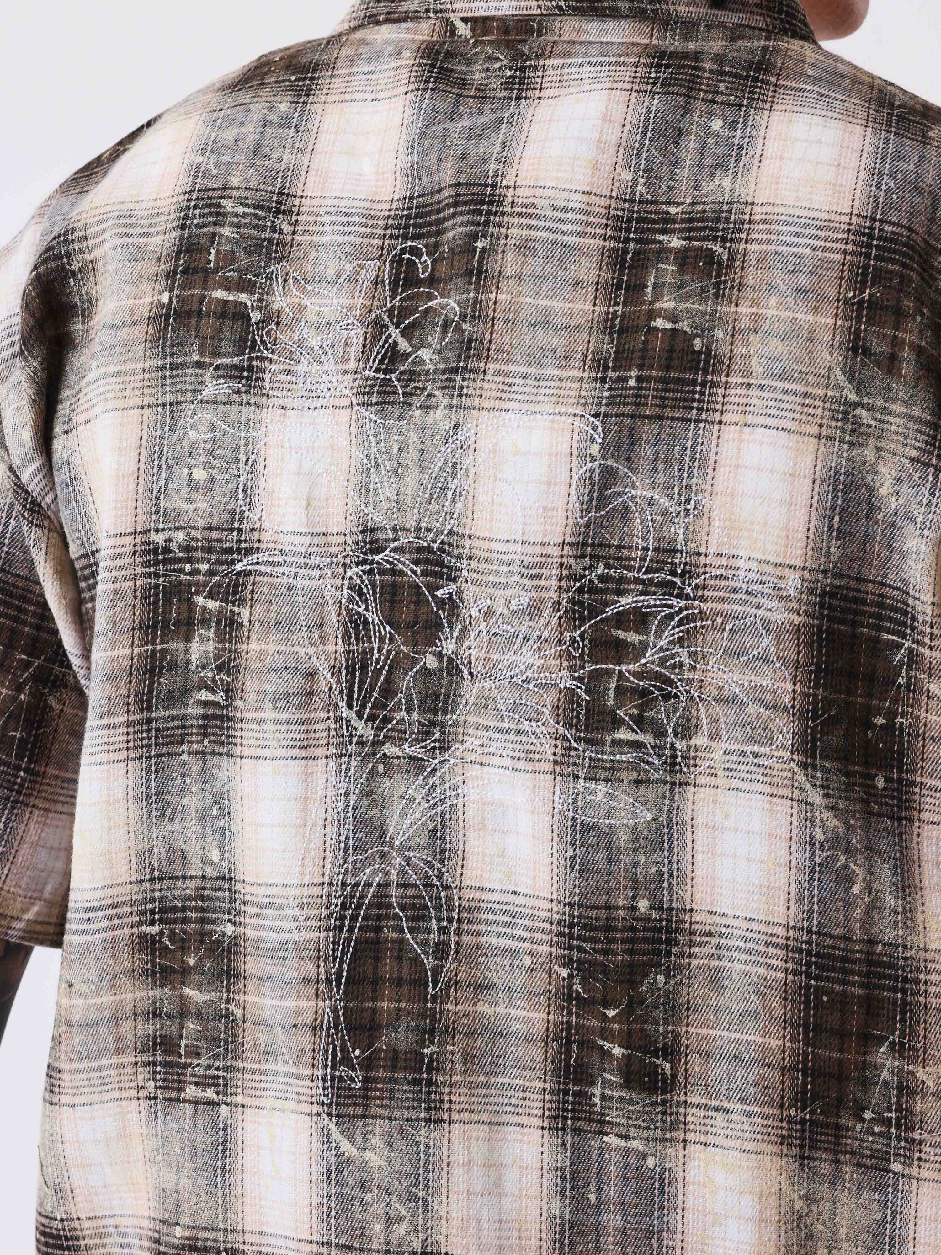 Chemise homme à motif carreaux avec broderie au dos - Image 4