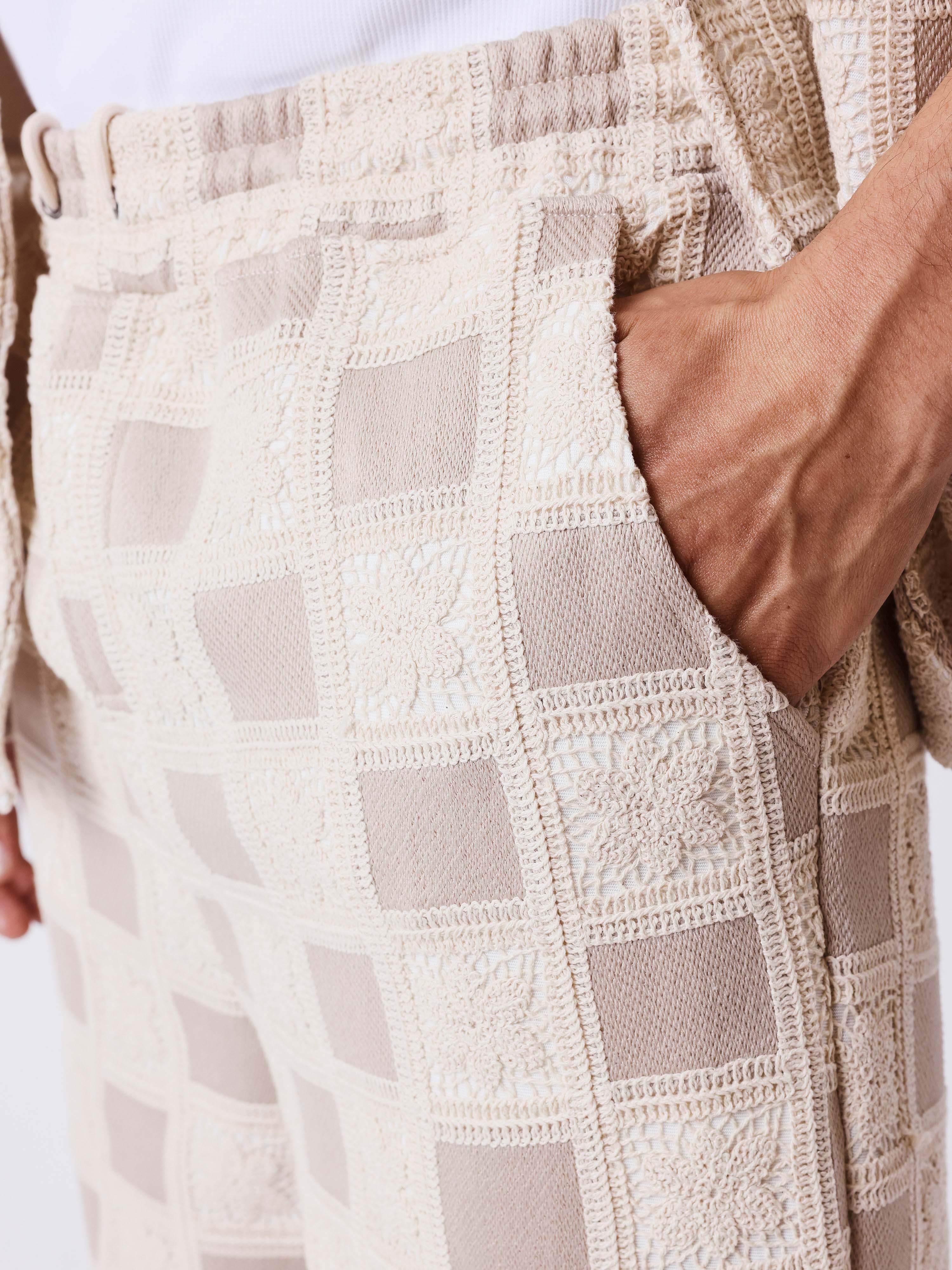 Short homme texturé à motif carreaux - Image 4