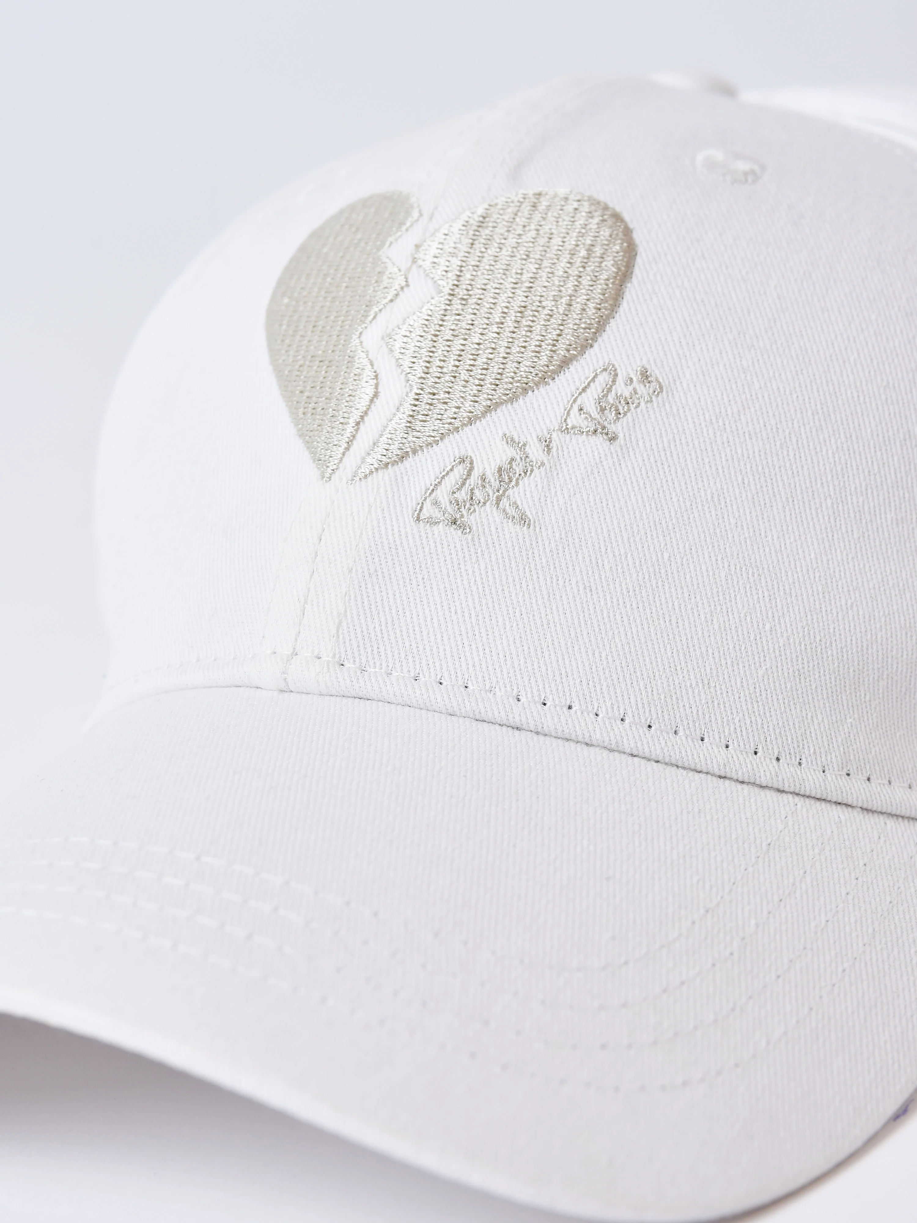 Casquette ajustable cœur brisé - Image 3
