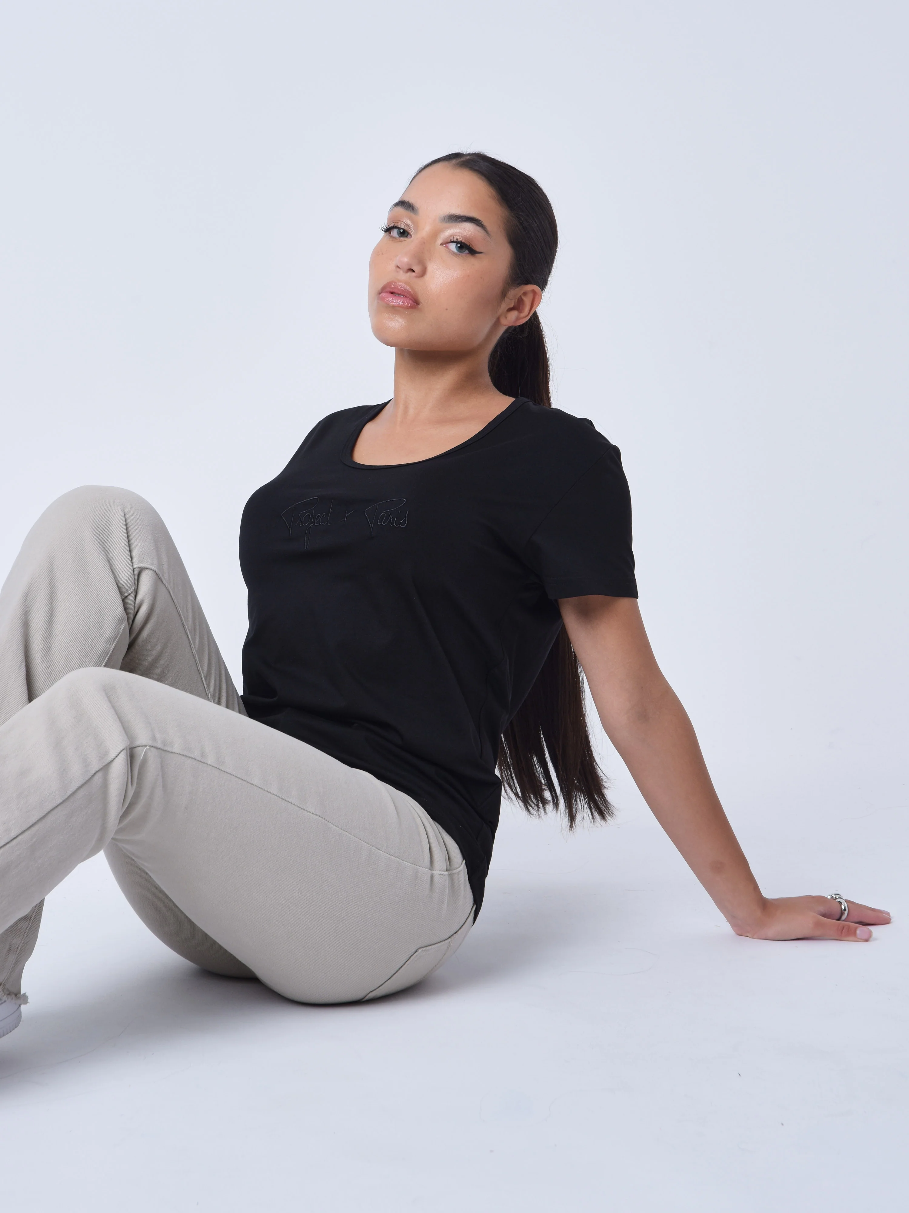 T-shirt basic broderie logo ton sur ton