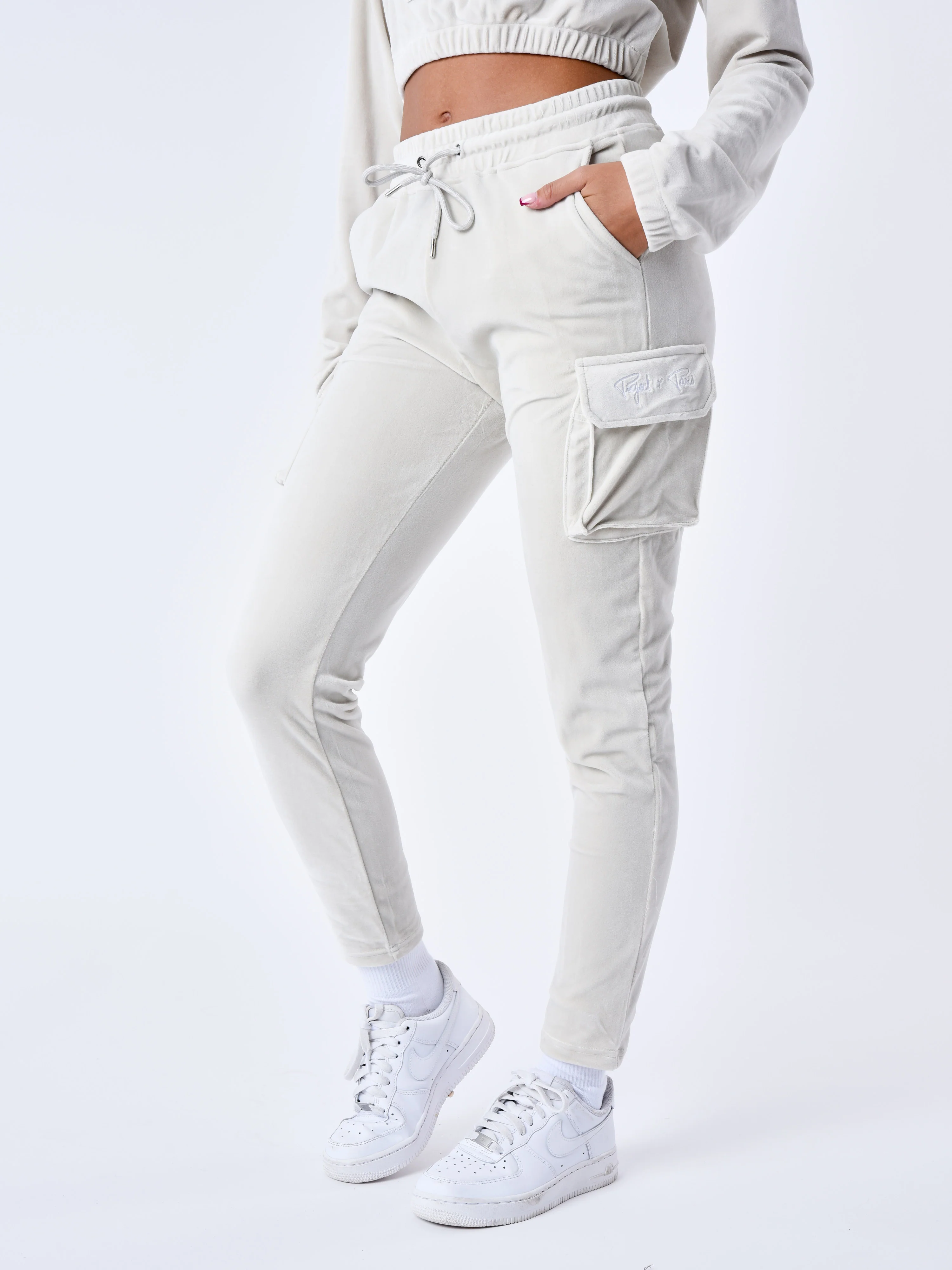 Bas de jogging cargo en velours signature - Image 4
