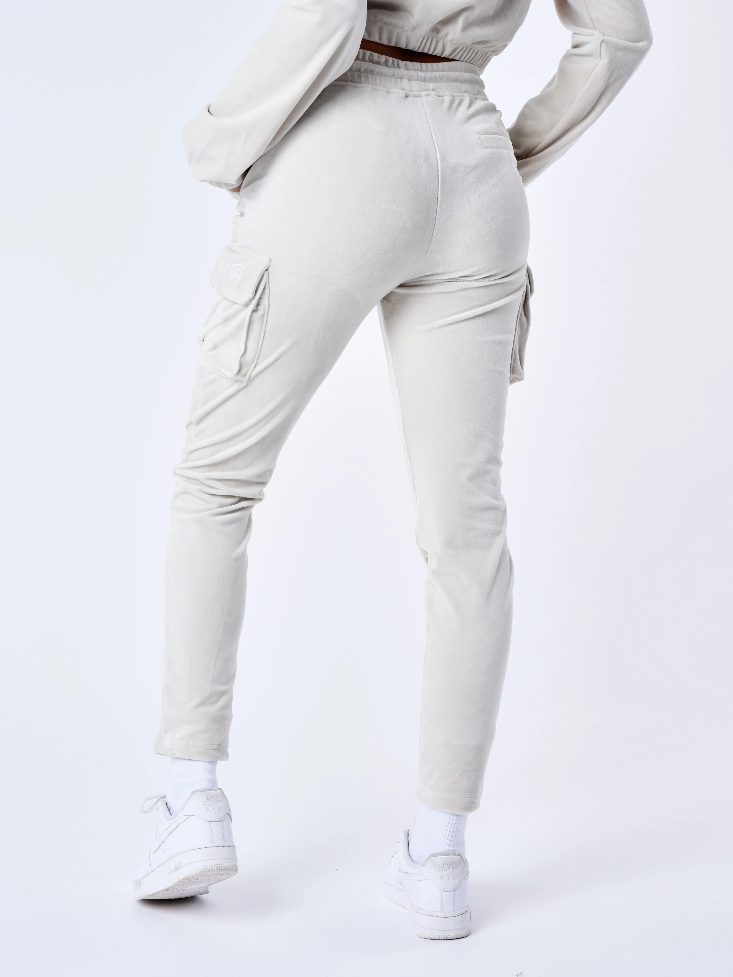 Bas de jogging cargo en velours signature - Image 5