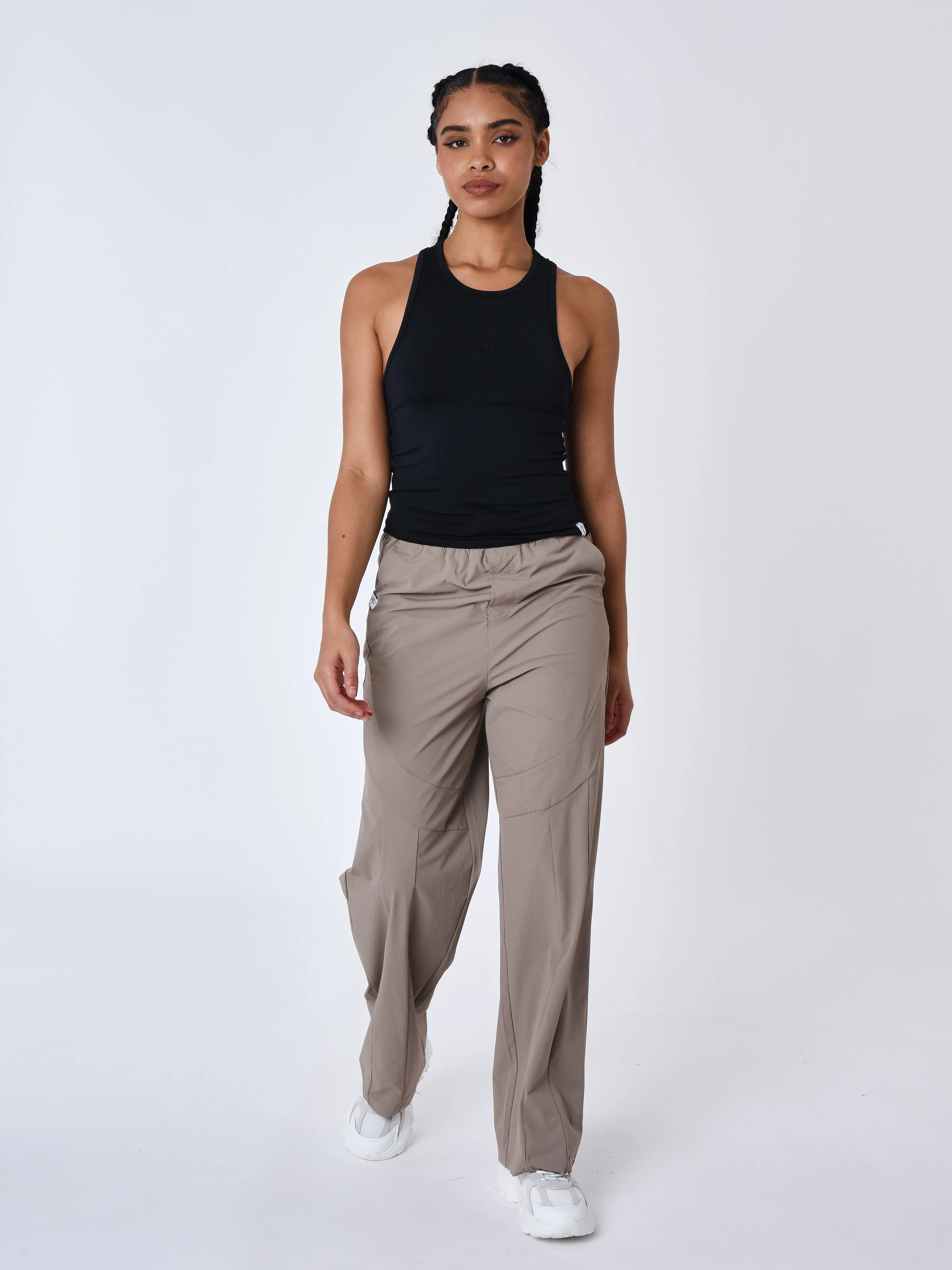 Pantalon droit à découpes
