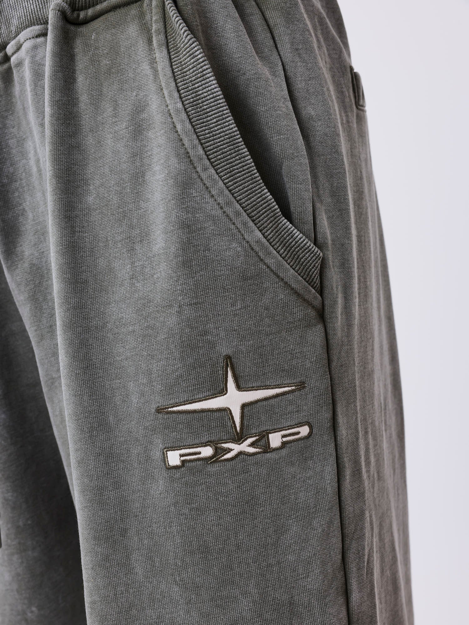 Jogging Worn - Image 4