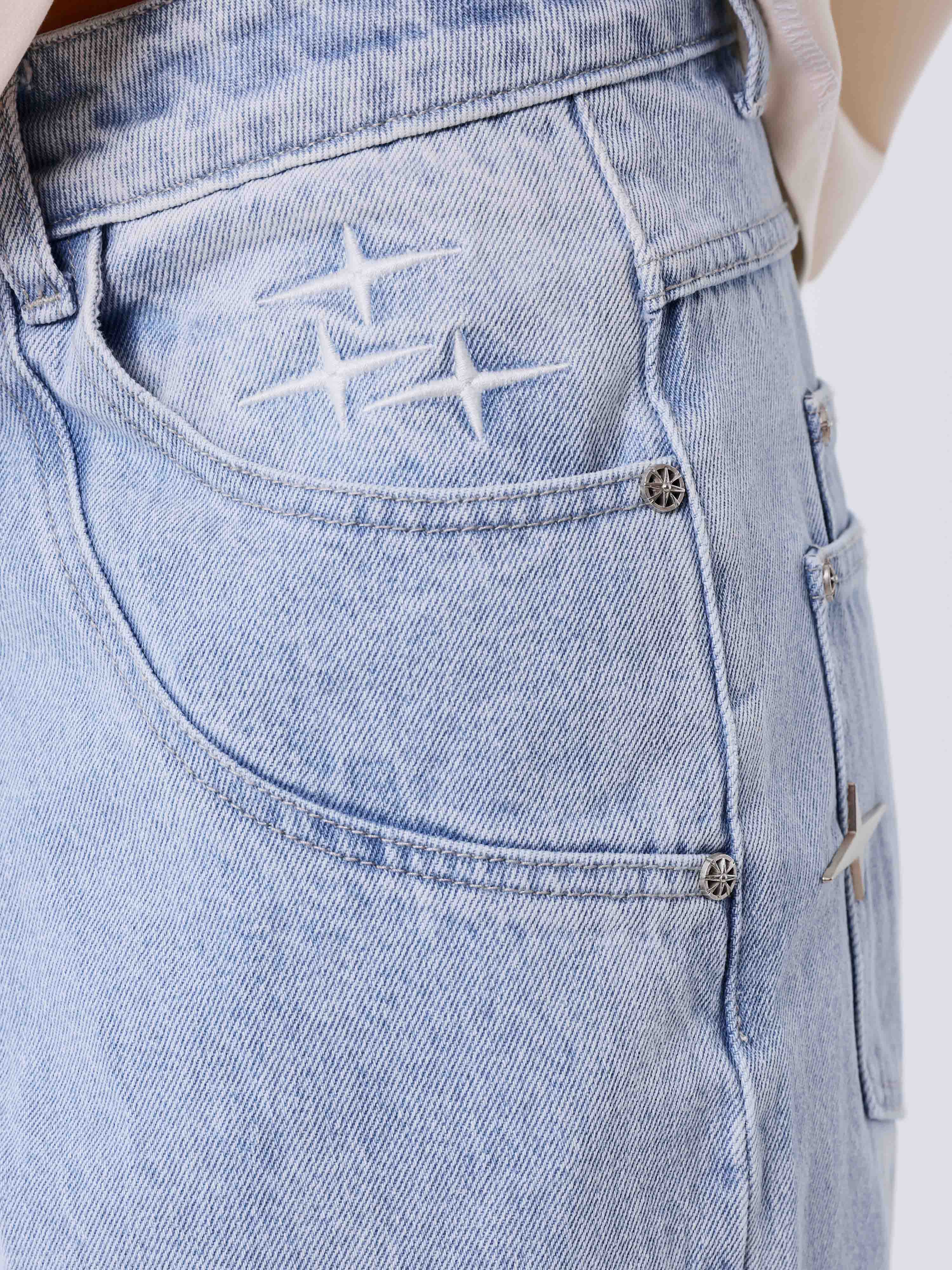 Jean barrel en denim bleu délavé - Image 4