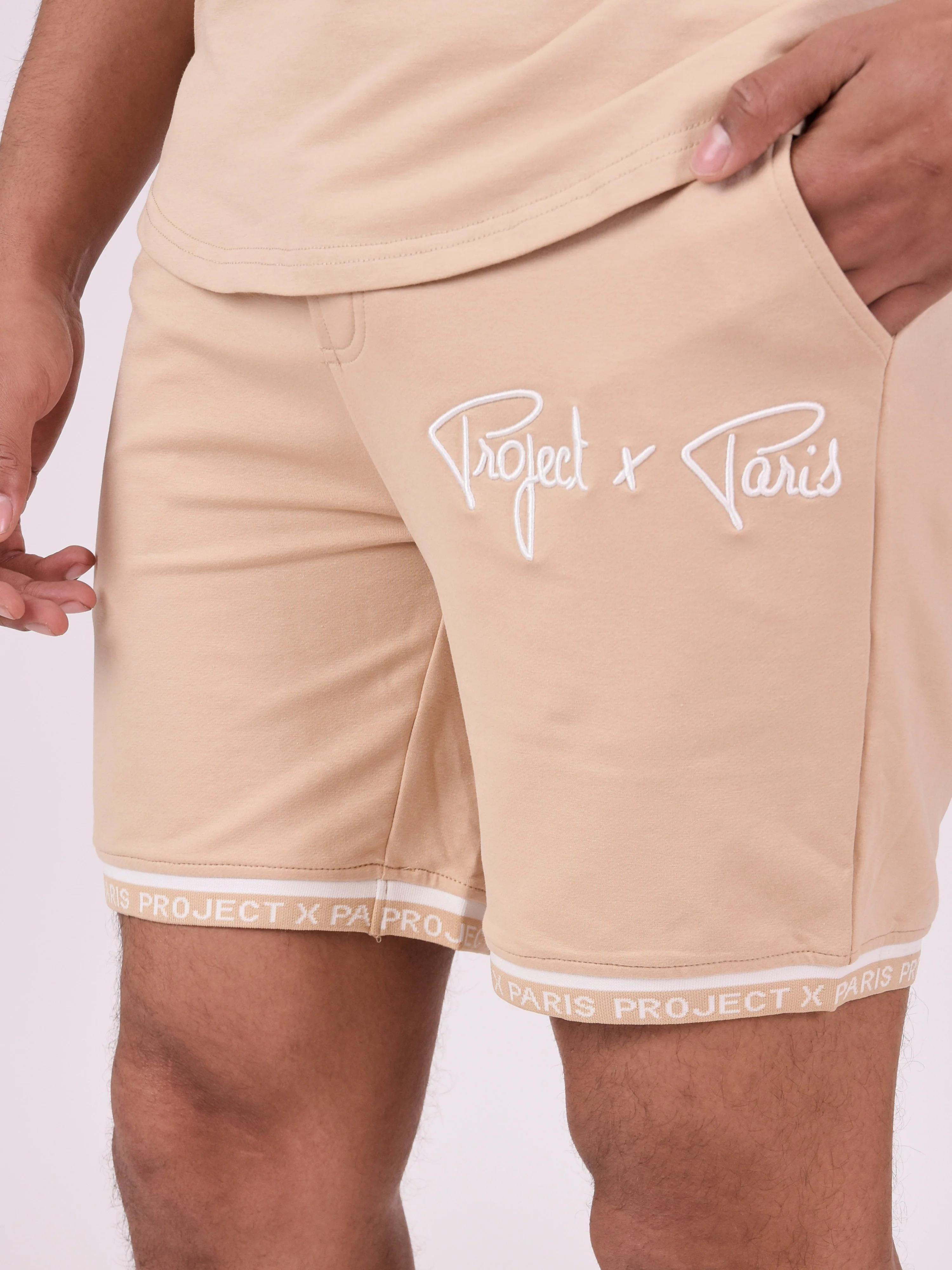 Short logo brodé en relief - Image 3