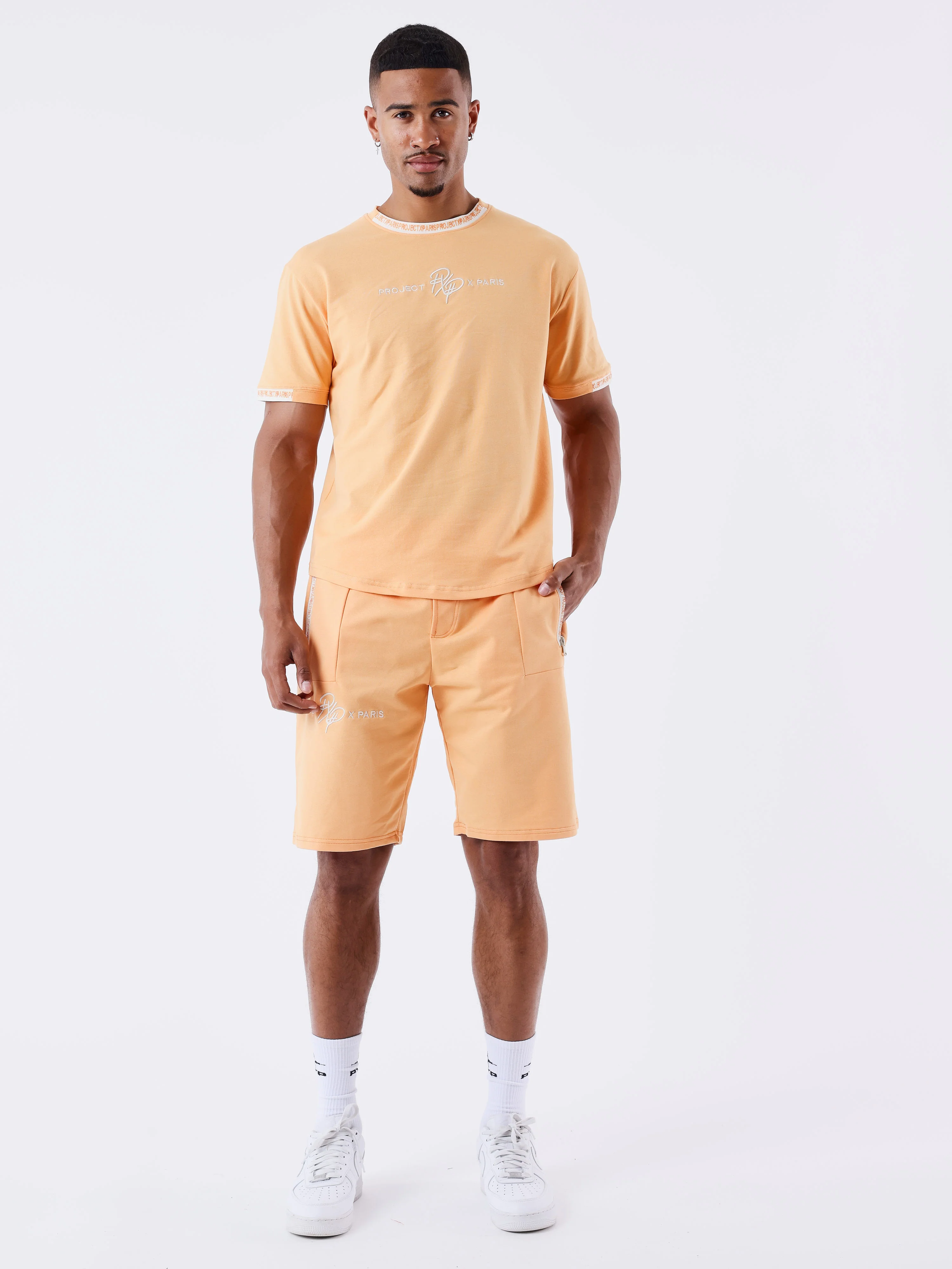 Short uni avec bande logo