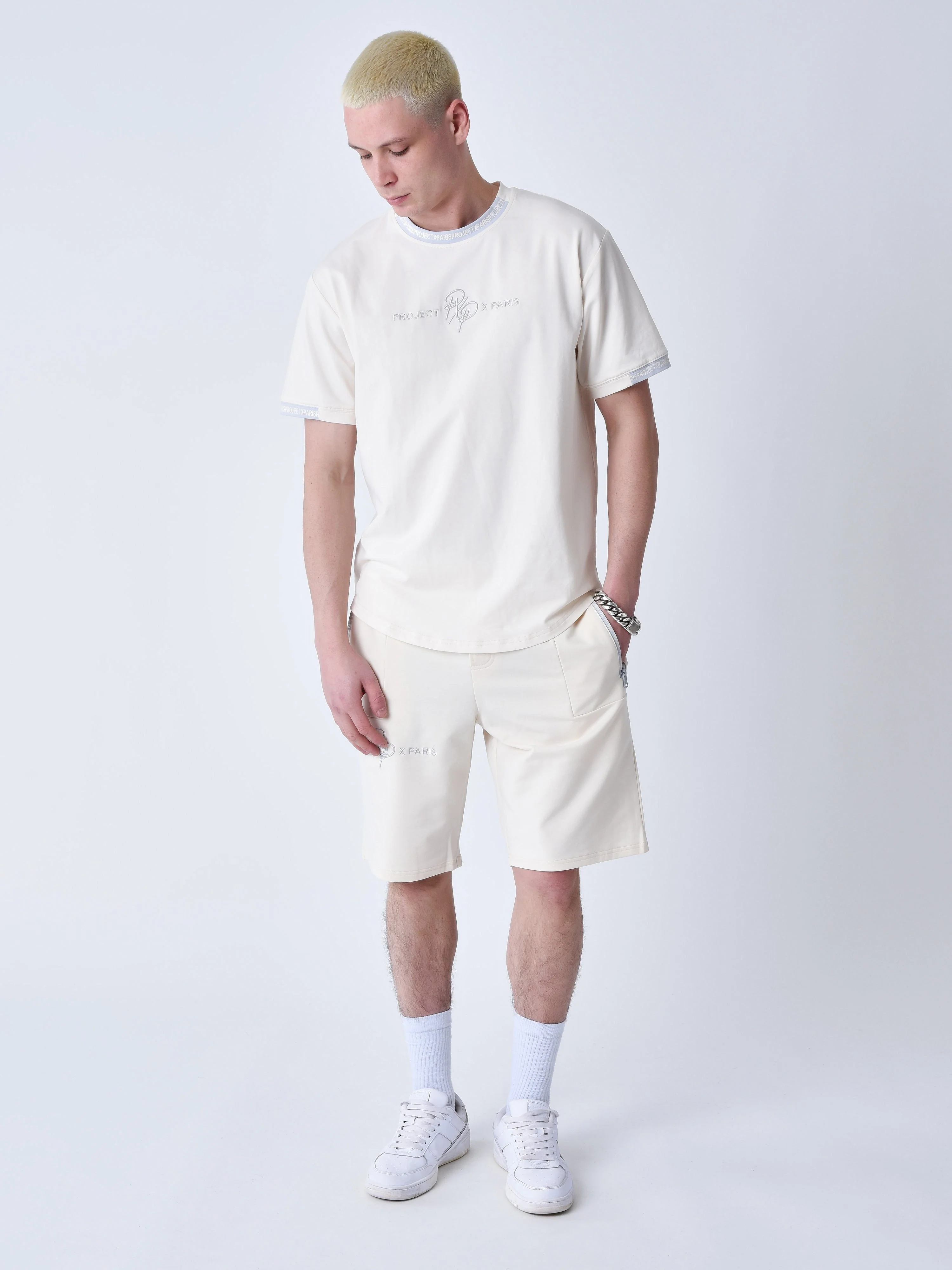 Short uni avec bande logo