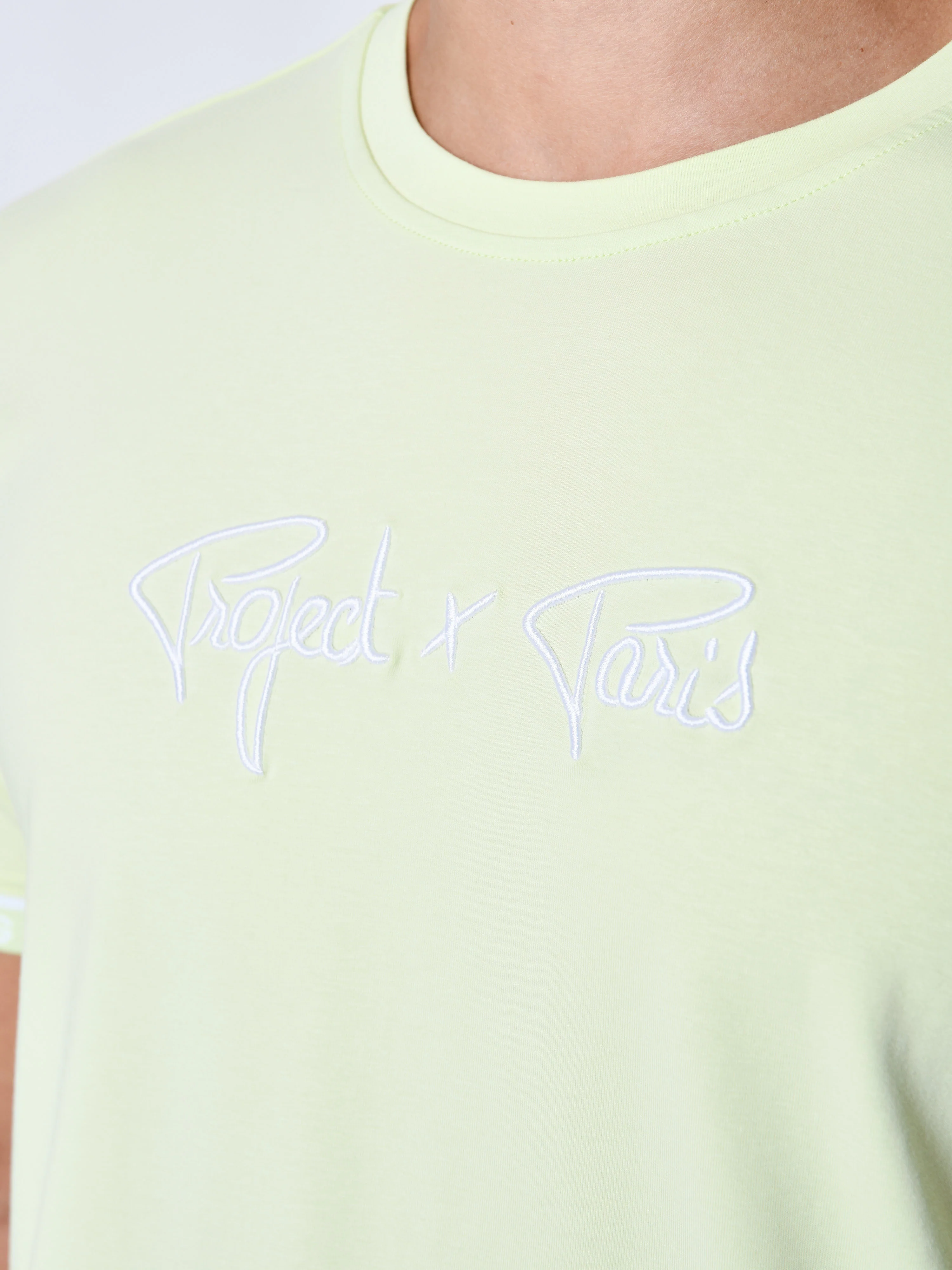 T-shirt logo brodé en relief - Image 6