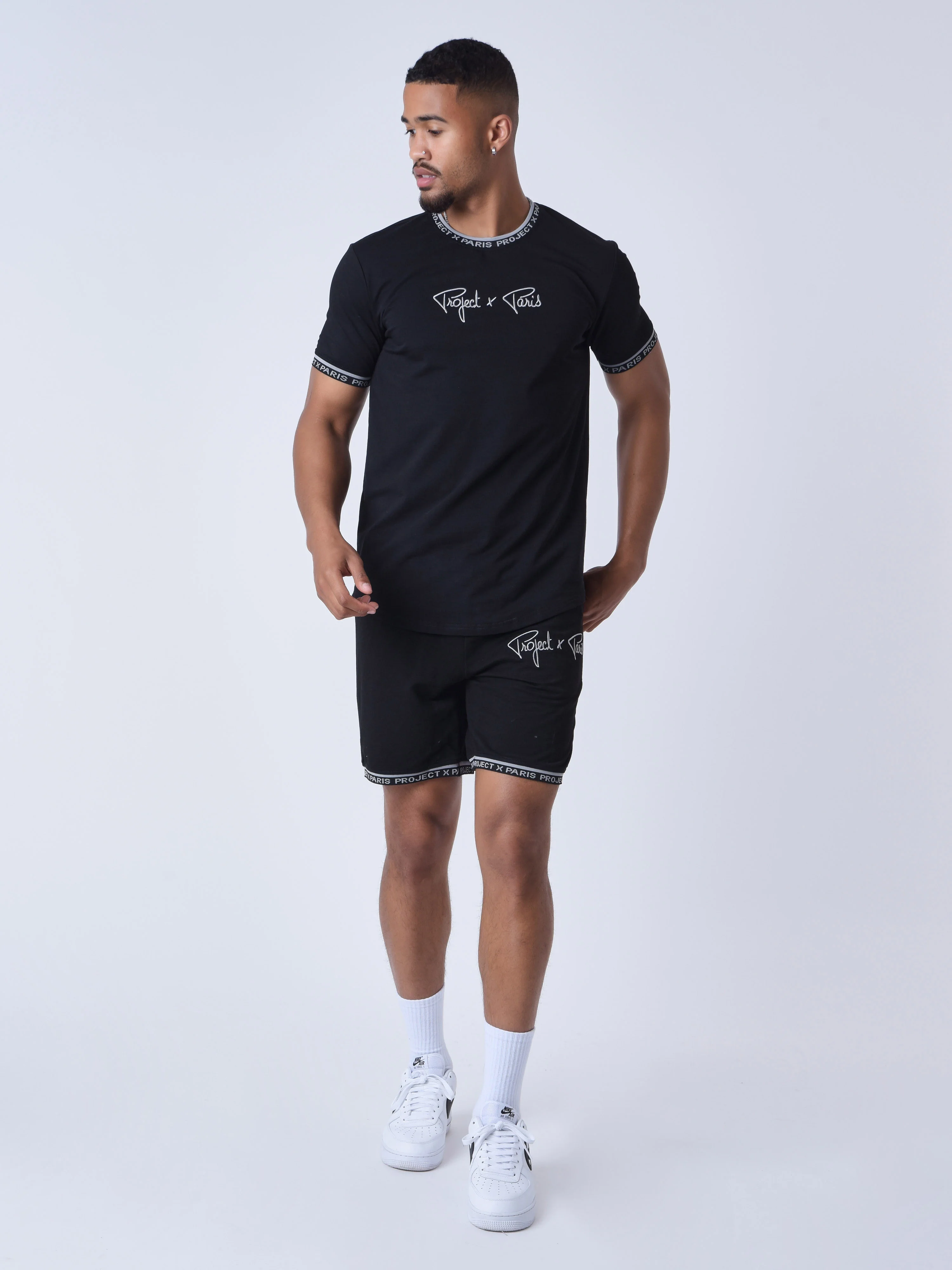 T-shirt logo brodé en relief - Image 3