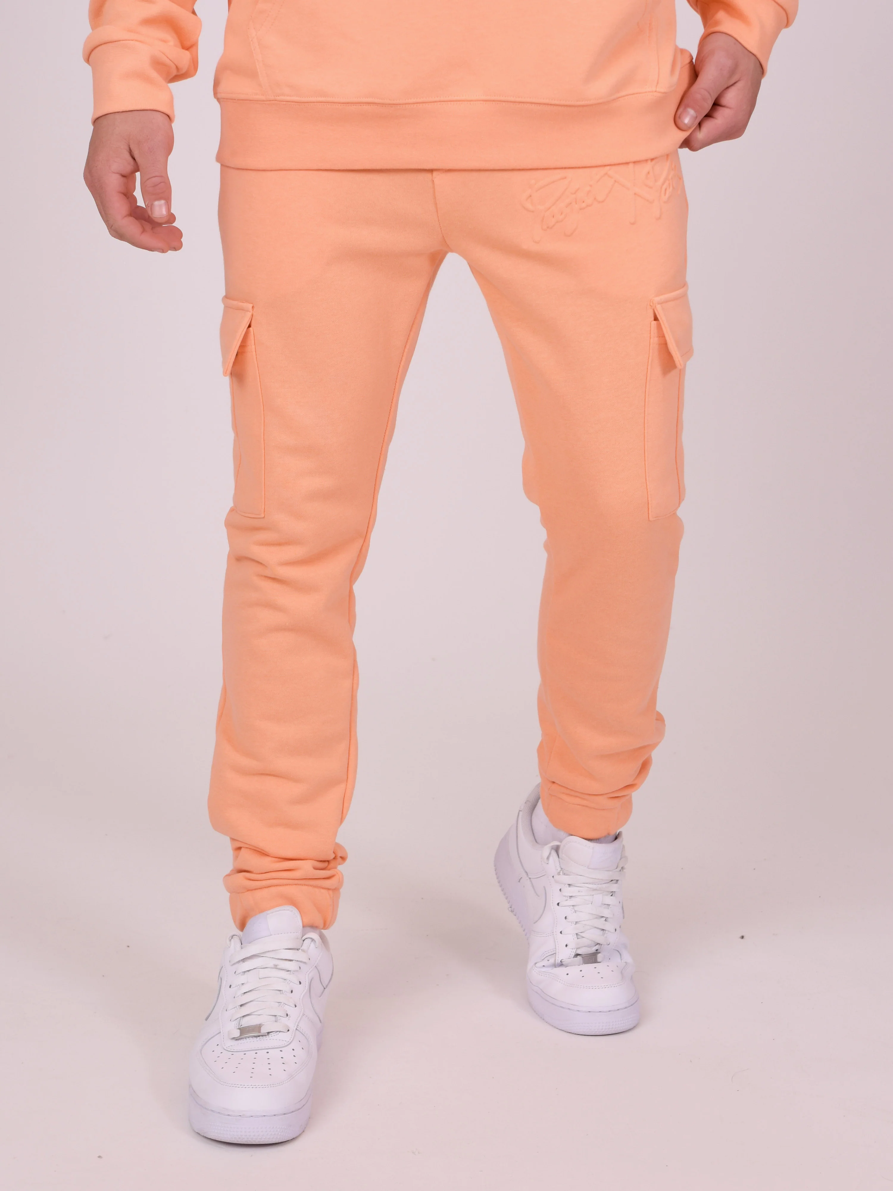Bas de jogging cargo logo embossage relief - Image 4