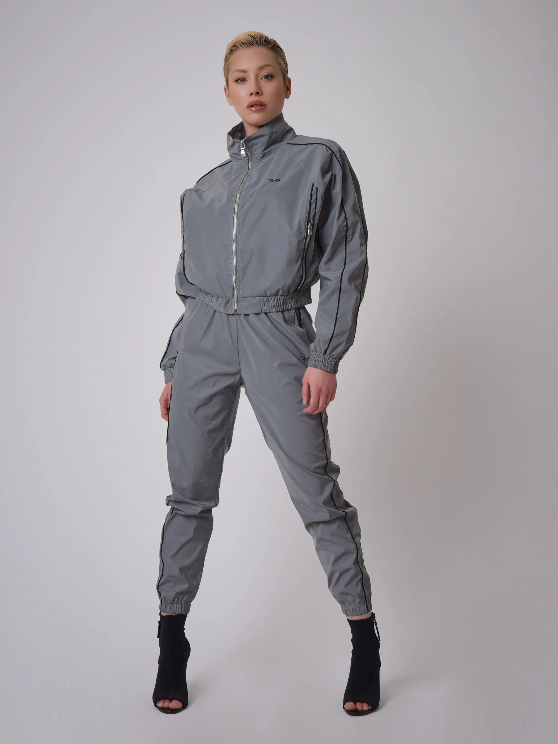 Veste oversize élastiquée col montant réfléchissante avec piping - Image 4