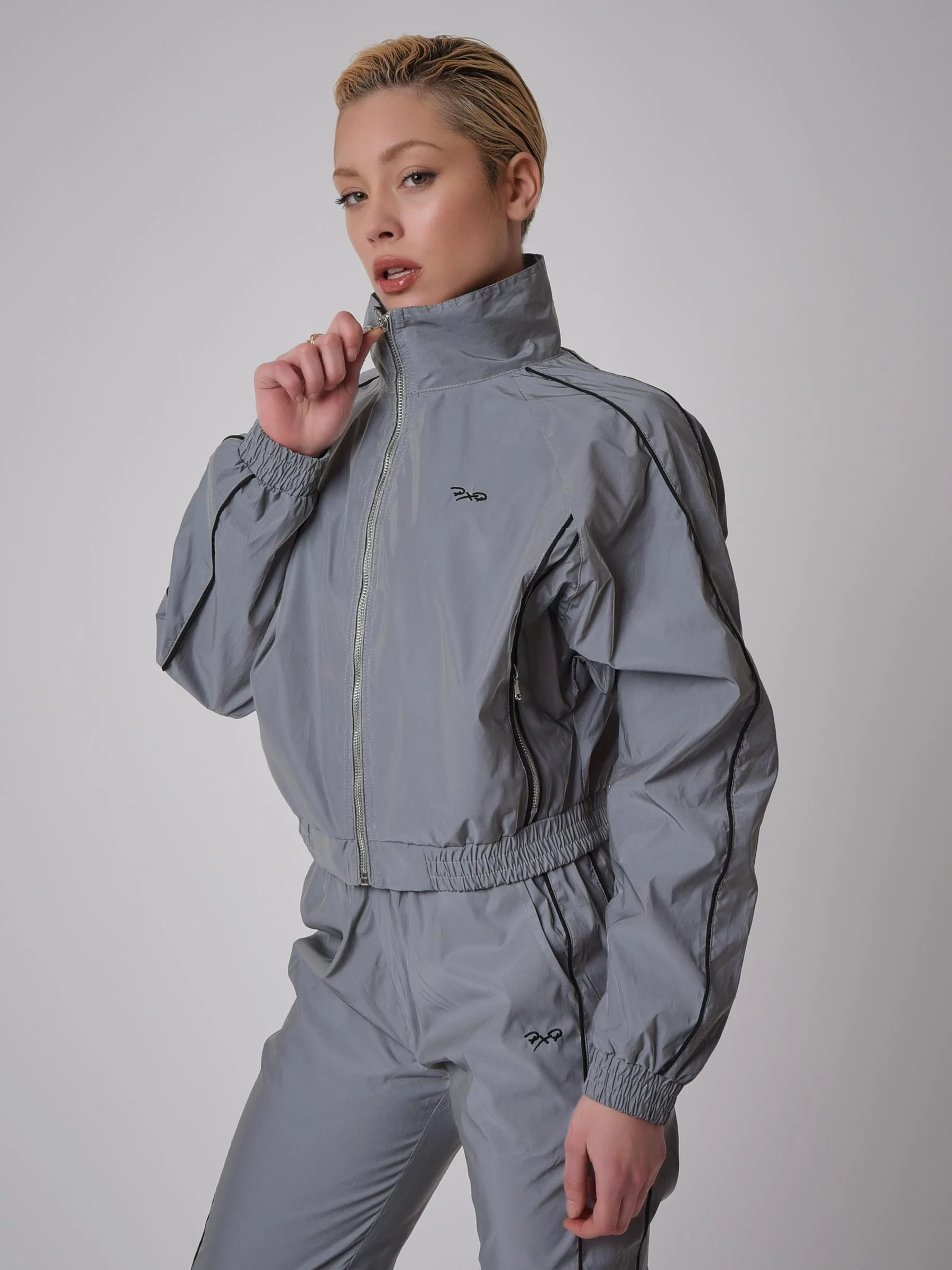 Veste oversize élastiquée col montant réfléchissante avec piping - Image 5